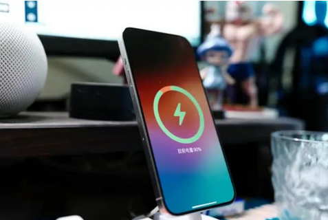 贵州苹果15换屏服务分享用什么充电器给iPhone15充电更好 